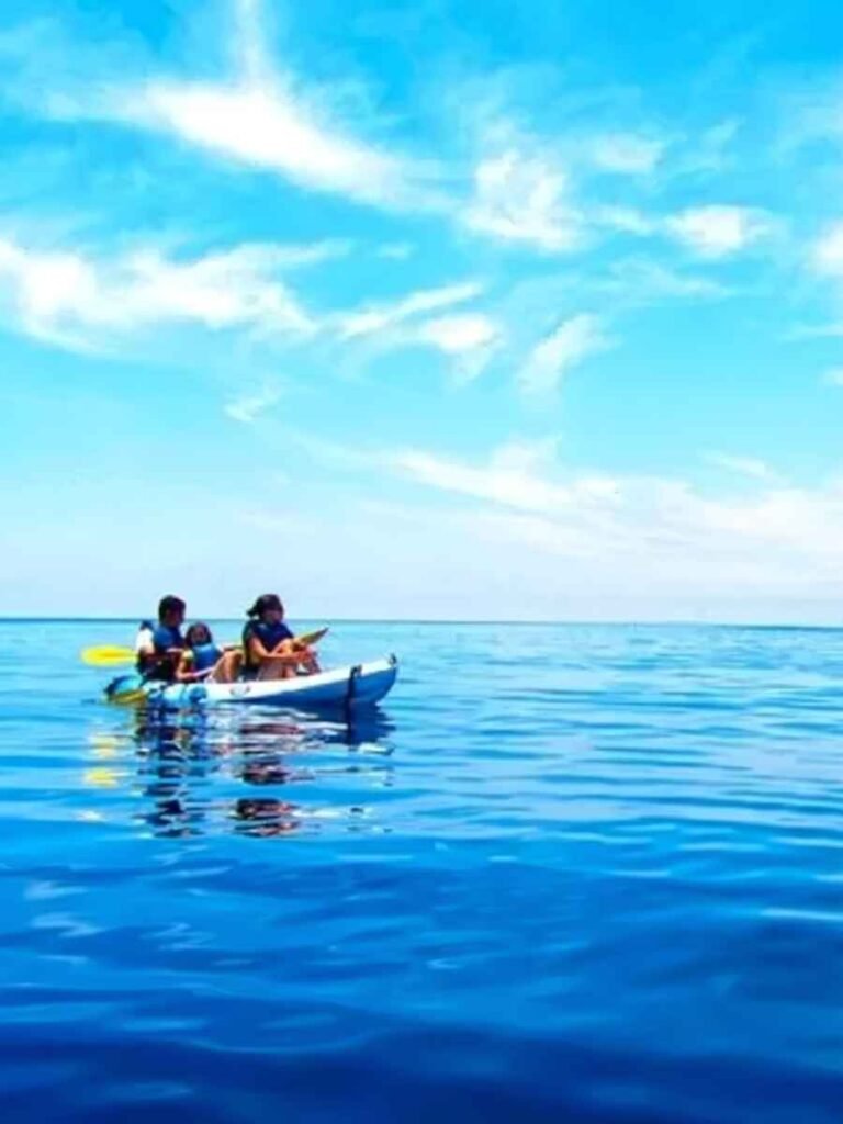 Kayak en el mar de Cabo de Gata