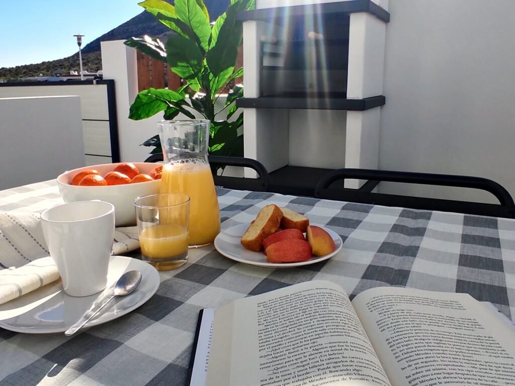 Desayuno al sol en la terraza — Apartamento 4, Los Gata Gata, Las Negras