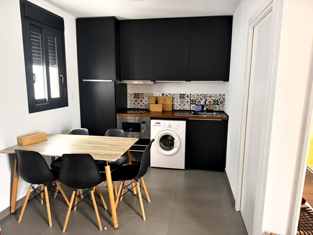 Comedor y cocina equipada — Apartamento 3, Los Gata Gata, Las Negras