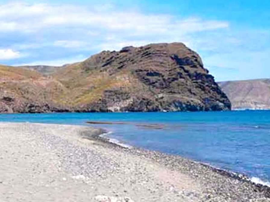 Playa de Las Negras con el Cerro Negro