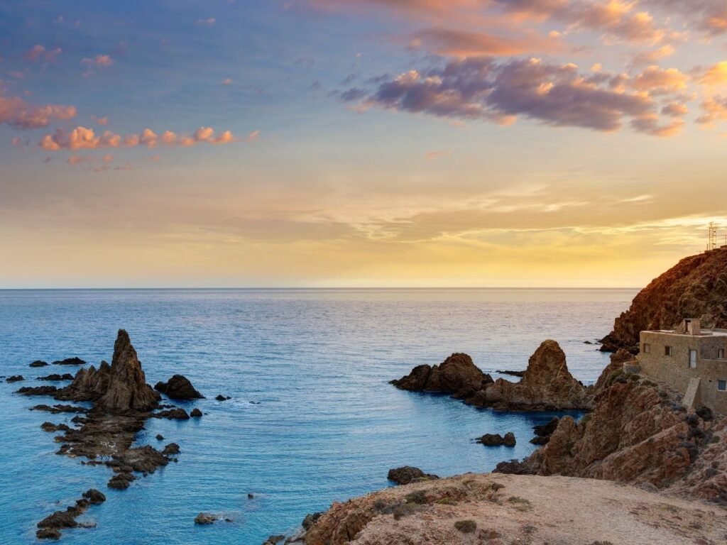 Arrecife de las Sirenas junto al faro de Cabo de Gata