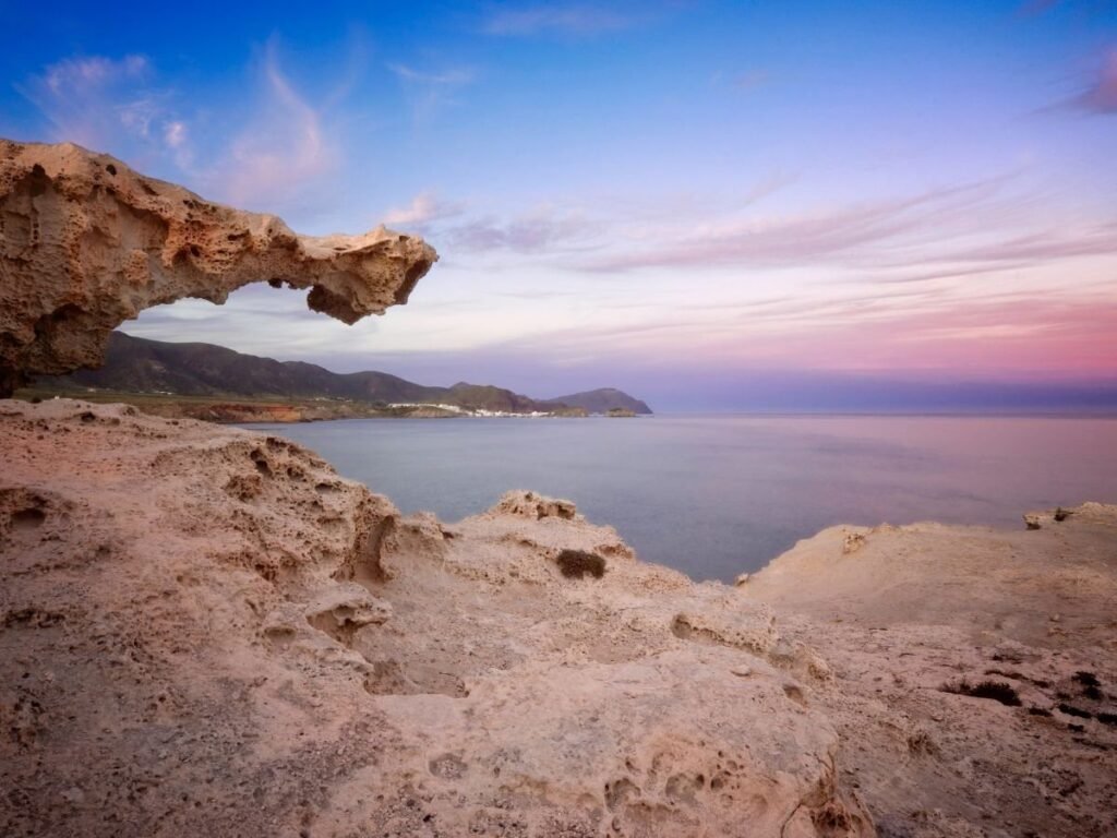 Duna fósil frente al mar en el Parque Natural de Cabo de Gata